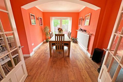 4 Barkers Lane, Wythall, Birmingham, B47 6BU