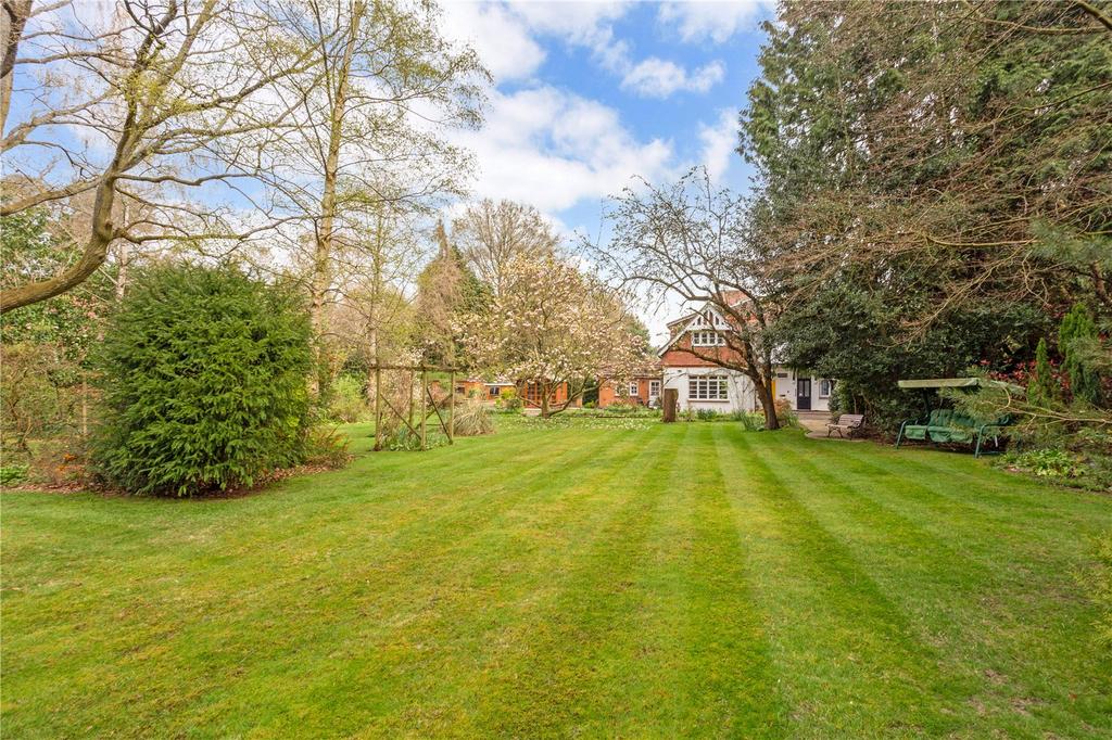 Windsor Road, Ascot, SL5 5 bed detached house £1,595,000