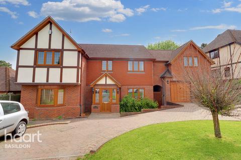 6 bedroom detached house for sale, Stacey Drive, Basildon