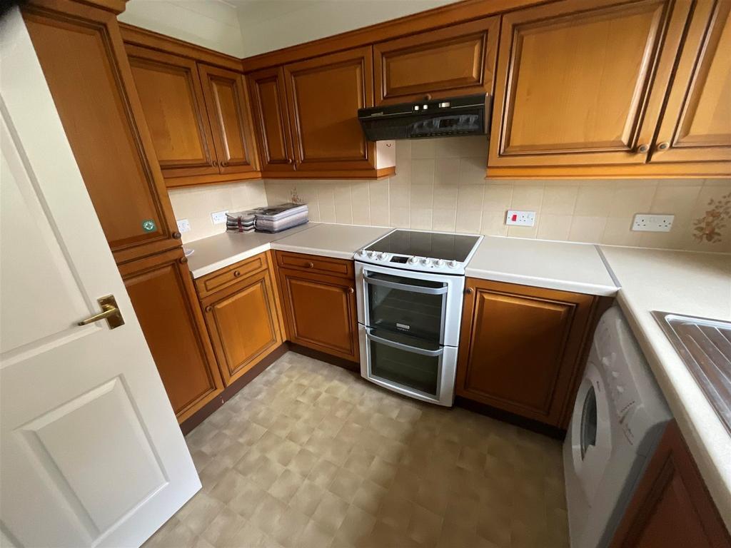 Peregrine Gardens, Shirley, Croydon, Surrey 2 bed terraced house for