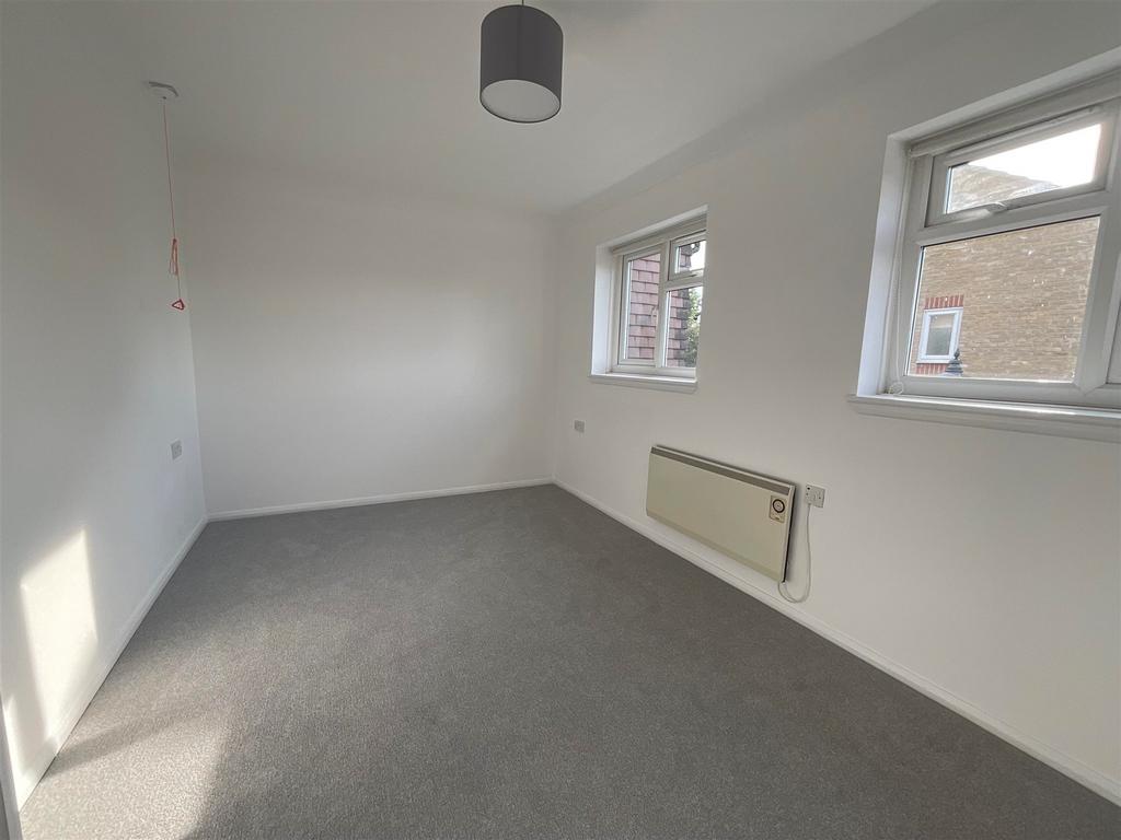 Peregrine Gardens, Shirley, Croydon, Surrey 2 bed terraced house for