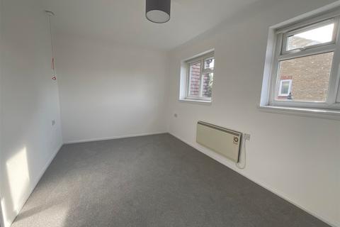 2 bedroom terraced house for sale, Peregrine Gardens, Shirley, Croydon, Surrey