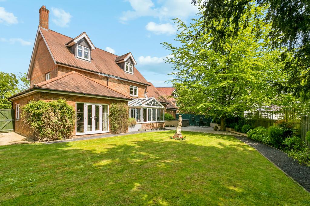 Willow Chase, Hazlemere, HP15 5 bed detached house £1,295,000