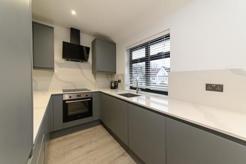 3 bedroom flat to rent, HERVEY CLOSE, FINCHLEY, N3
