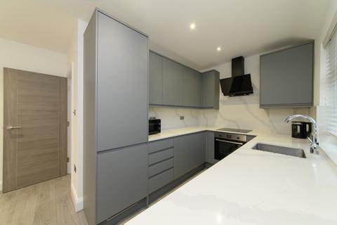 3 bedroom flat to rent, HERVEY CLOSE, FINCHLEY, N3