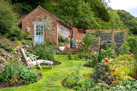 Haddon Cottage, 38 Milton, East Knoyle, Salisbury, SP3 6BJ