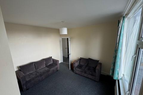 1 bedroom flat to rent, Tomswood Hill, Chigwell, IG6
