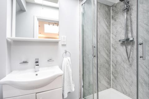 Studio to rent - Woodchurch Road South Hampstead NW6