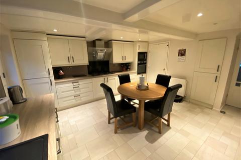 11 Borrowdale Close, Royton, Oldham, OL2 6TN