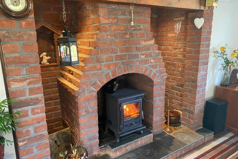 Thornbury House Thorp, Royton, Oldham, OL2 5TH