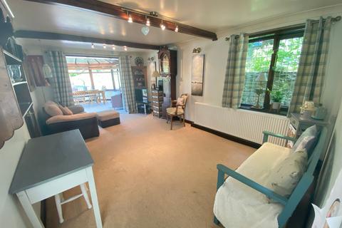 Thornbury House Thorp, Royton, Oldham, OL2 5TH
