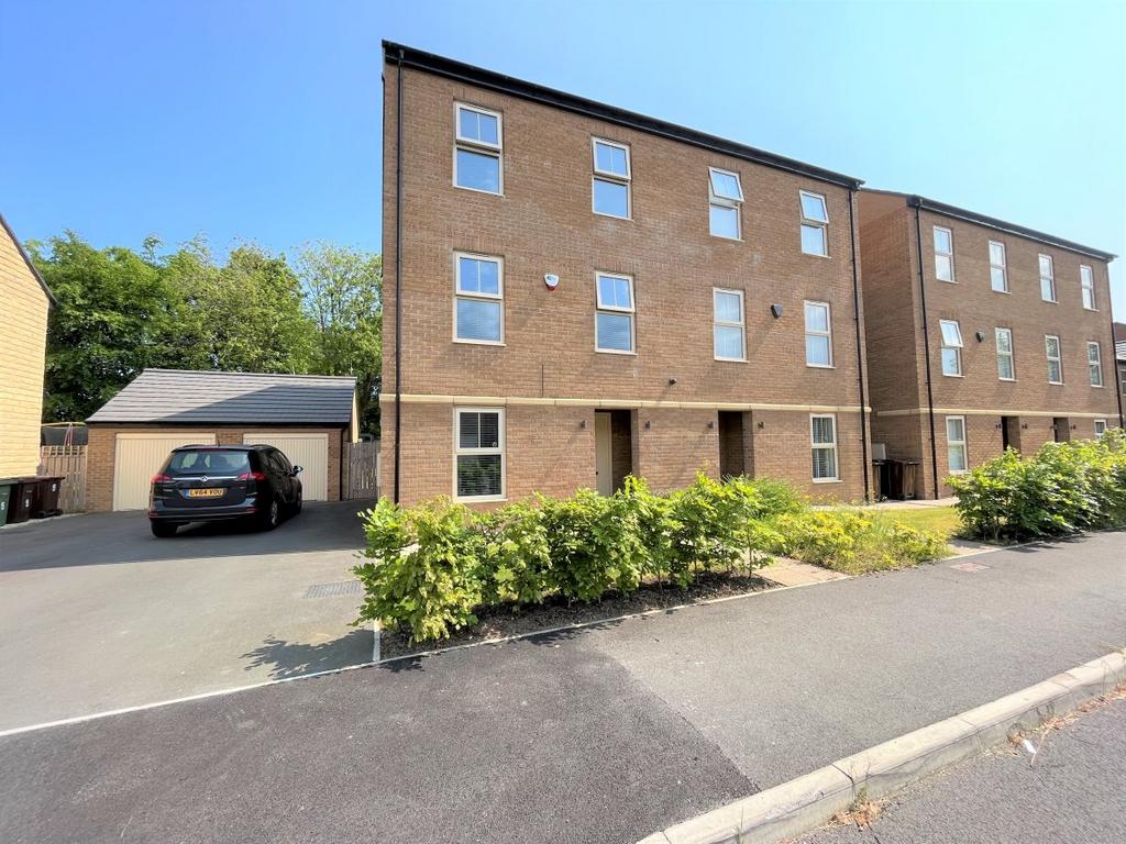 Lancaster Avenue, Wakefield 4 bed semidetached house £360,000