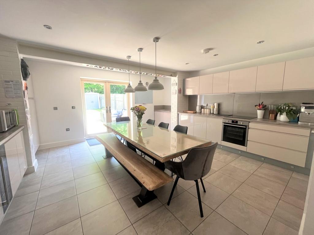 Lancaster Avenue, Wakefield 4 bed semidetached house £360,000