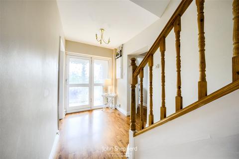 16 Fernhill Road, Solihull, B92 7RT