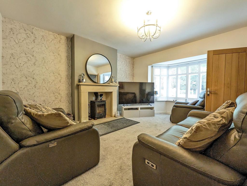 Lower Finkil Street, Hove Edge, HD6 2LR 3 bed end of terrace house for