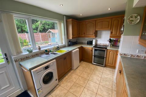 19 Arley Drive, Shaw, Oldham, OL2 8DY