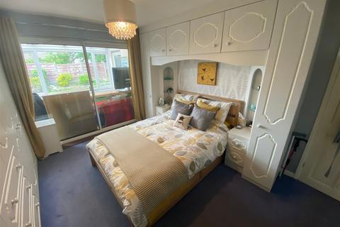 19 Arley Drive, Shaw, Oldham, OL2 8DY