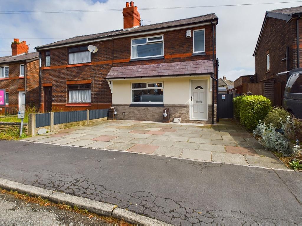 TAYLOR AVENUE, ORMSKIRK 3 bed semidetached house for sale £199,950