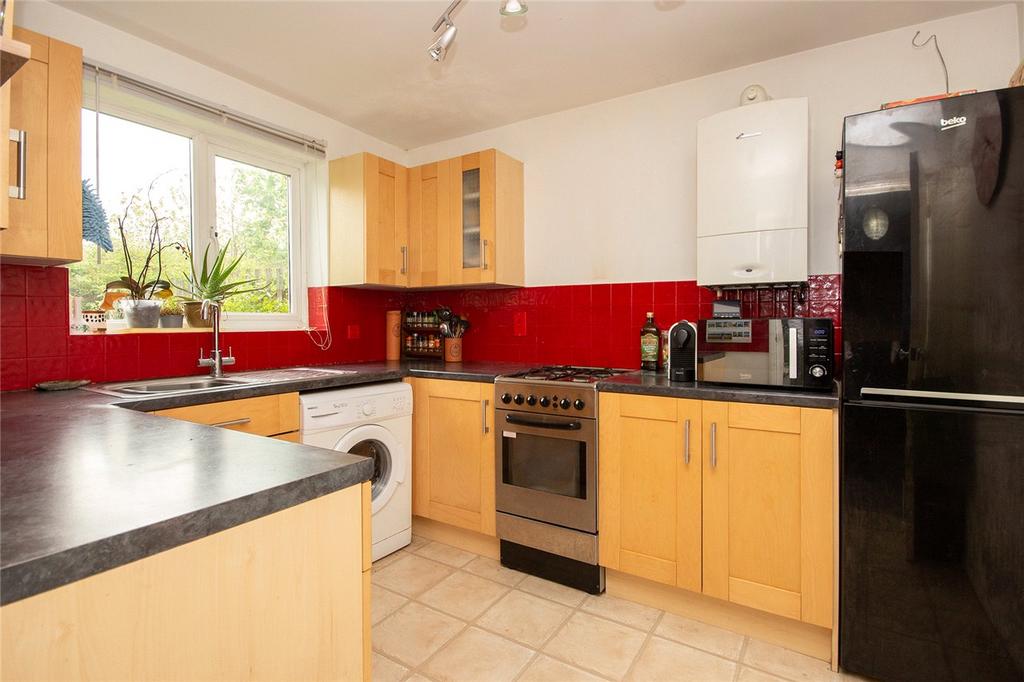 Wellington Drive, Welwyn Garden City... 1 bed apartment £200,000