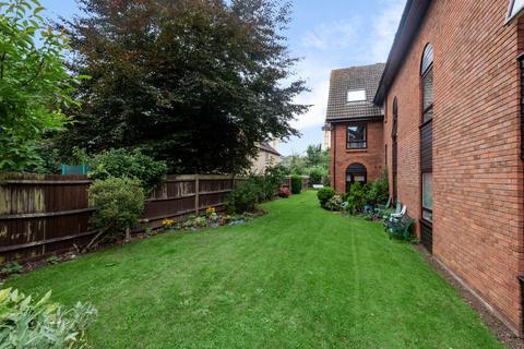 1 bedroom retirement property for sale, Ashridge Court,  Newbury,  RG14