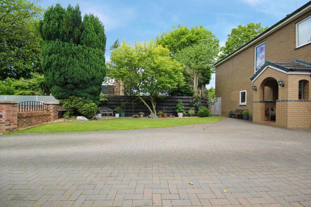 Cross Bridles Lane, Chester Road, Hartford, Cheshire, CW8 5 bed