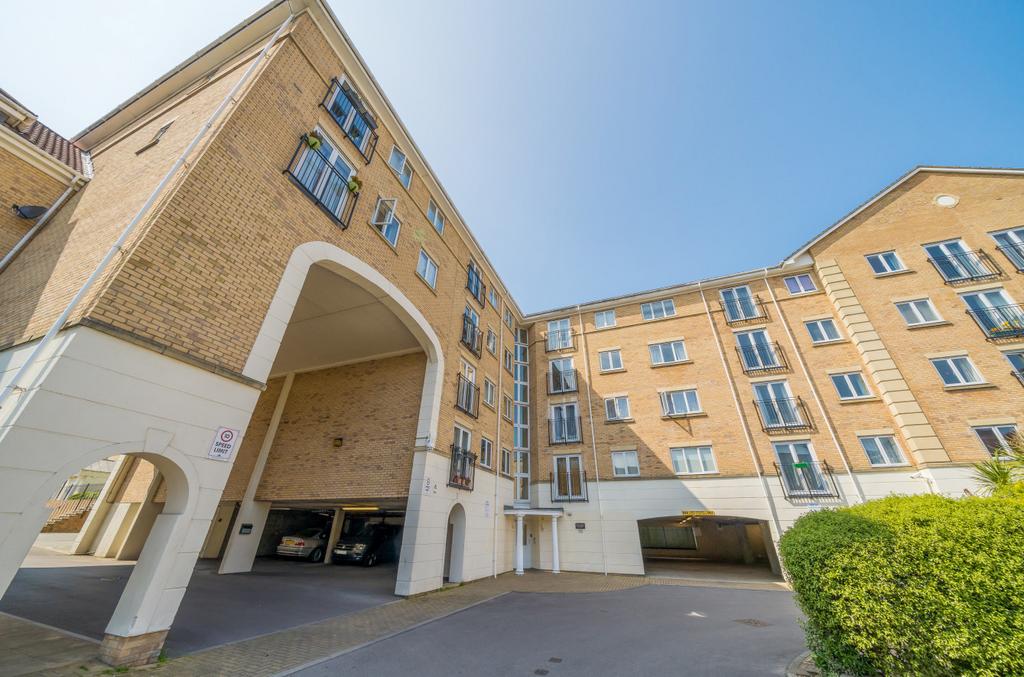 The Dell, Southampton, Hampshire, SO15 2 bed apartment for sale £198,000