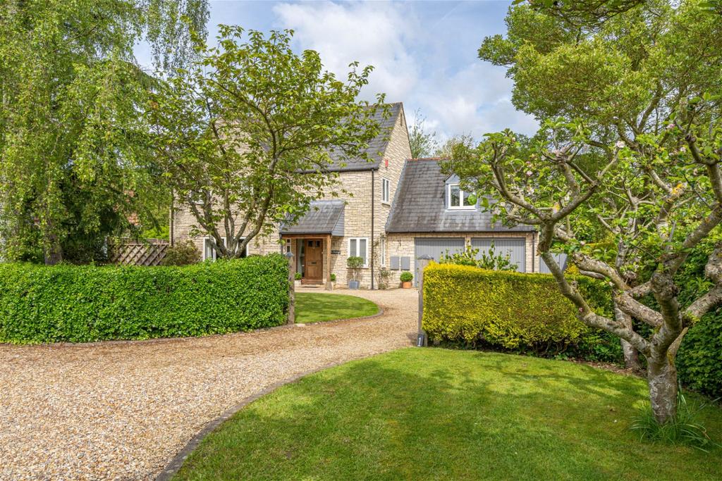 Fairleigh Rise, Kington Langley 5 bed detached house for sale £925,000