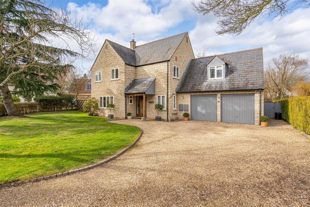 Fairleigh Rise, Kington Langley 5 bed detached house for sale £895,000