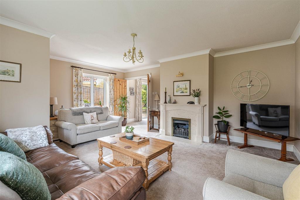 Fairleigh Rise, Kington Langley 5 bed detached house for sale £895,000