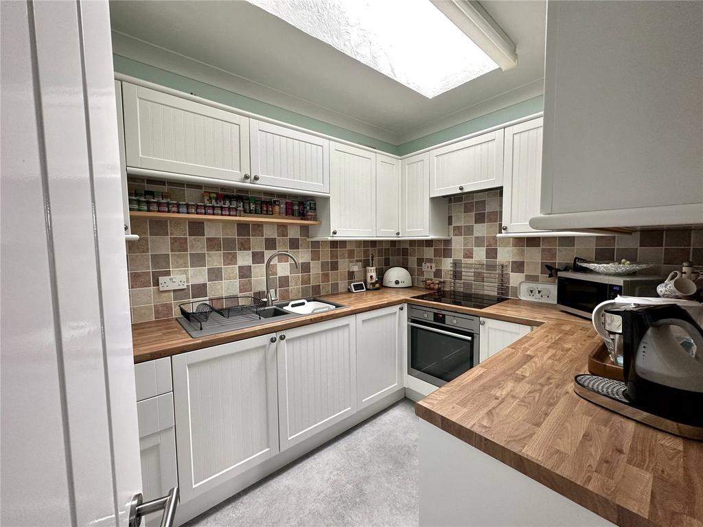 Belmore Lane, Lymington, Hampshire, SO41 1 bed apartment for sale £