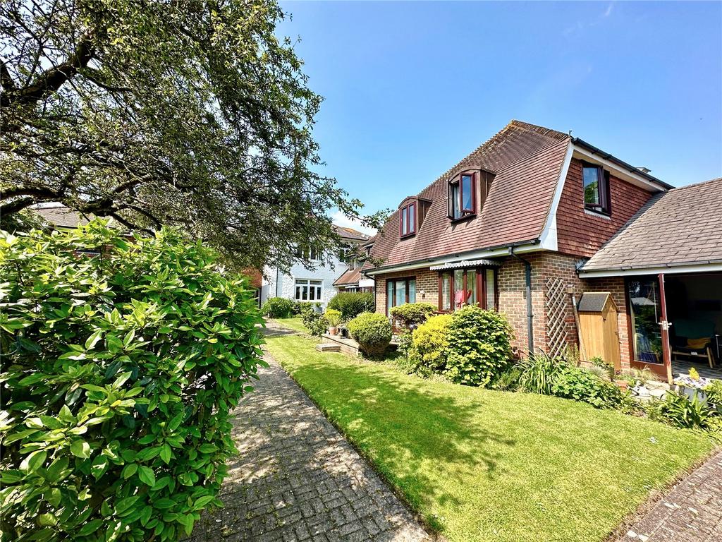 Belmore Lane, Lymington, Hampshire, SO41 1 bed apartment £195,000