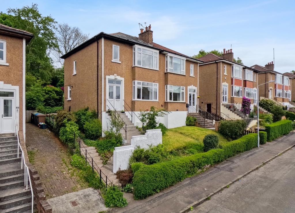 Drumby Crescent, Clarkston, East... 3 bed semidetached villa £260,000