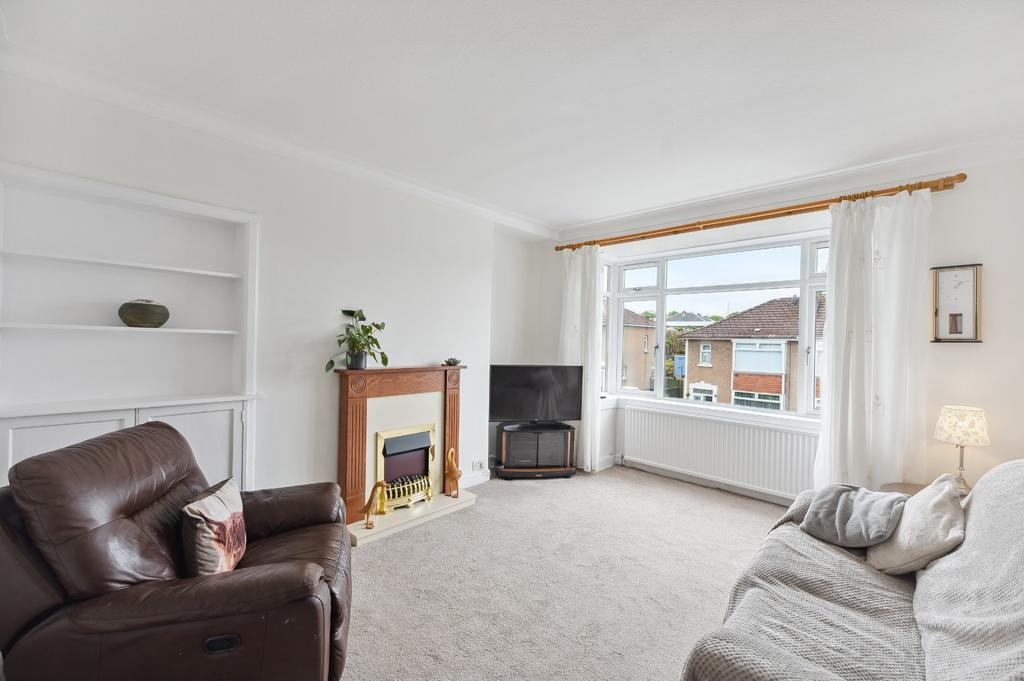 Drumby Crescent, Clarkston, East Renfrewshire, G76 7HN 3 bed semi