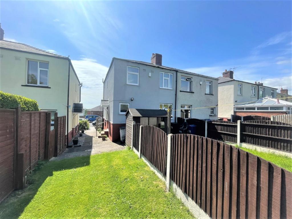 Castle View, Dodworth 3 bed semidetached house to rent £750 pcm (£