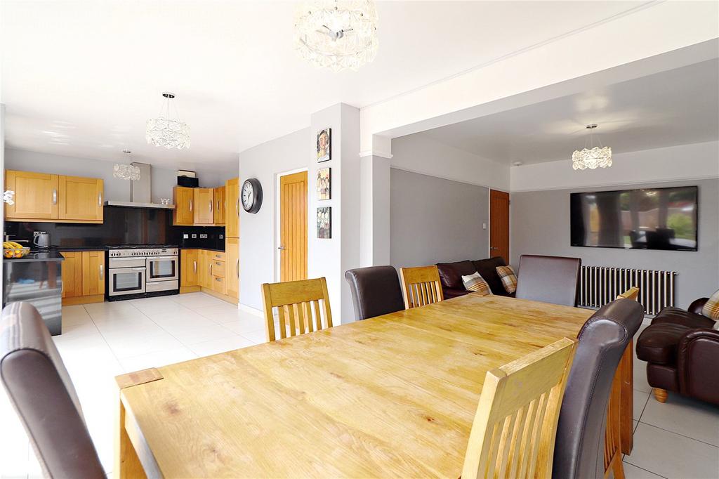 Little Heath Road, The Pantiles, Bexleyheath, Kent, DA7 5 bed semi