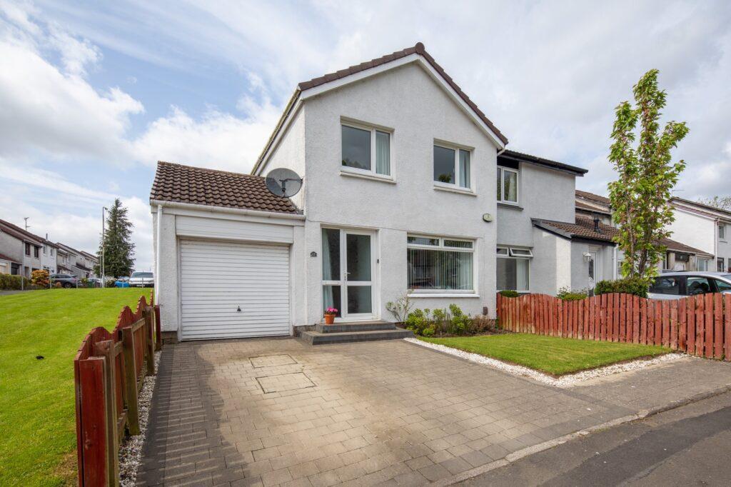 Invergarry Quadrant, Deaconsbank 3 bed house £219,000