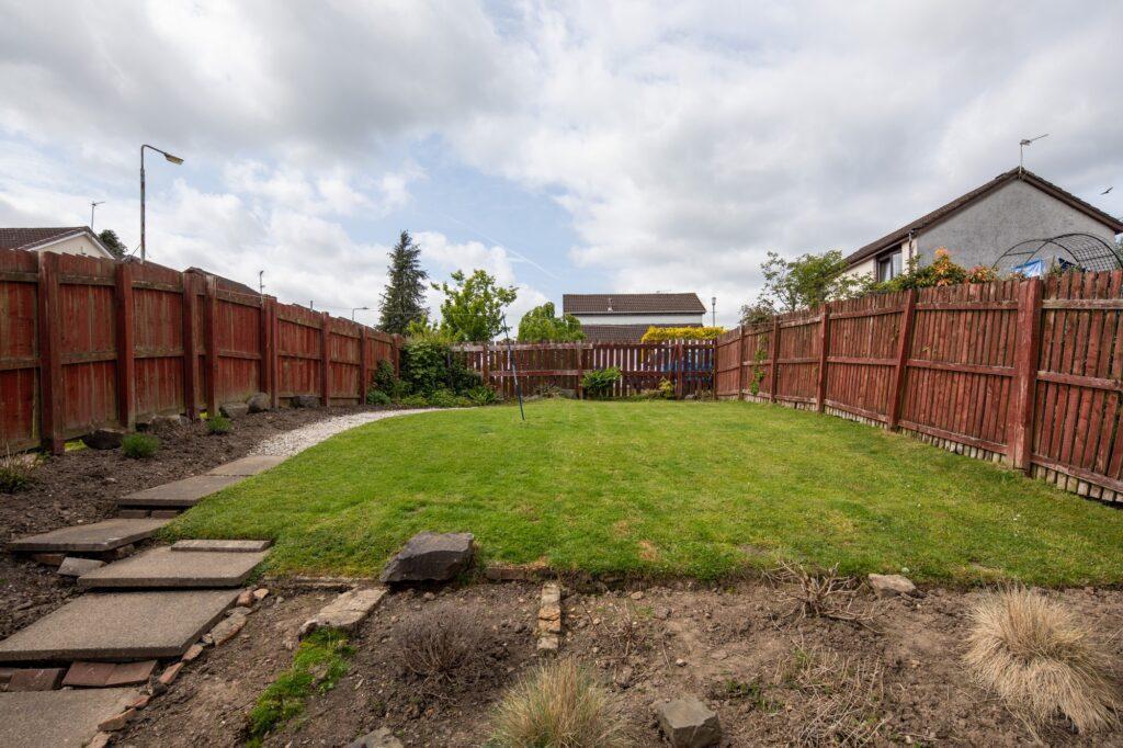 Invergarry Quadrant, Deaconsbank 3 bed house £219,000