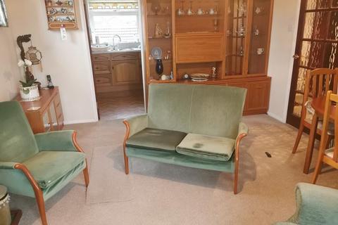 2 bedroom flat for sale - Laburnum Close, Grantham, Lincolnshire, NG31 9LS