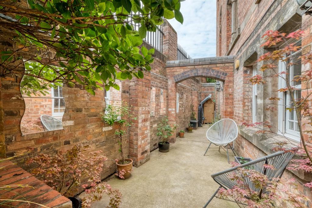 Norton Barracks, Norton, Worcester... 2 bed apartment £250,000