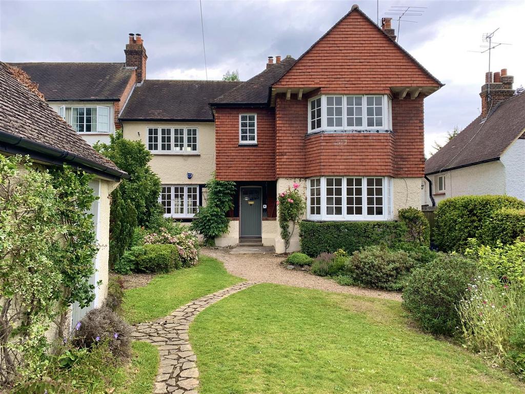 Christchurch Crescent, Radlett, Hertfordshire, WD7 4 bed detached house