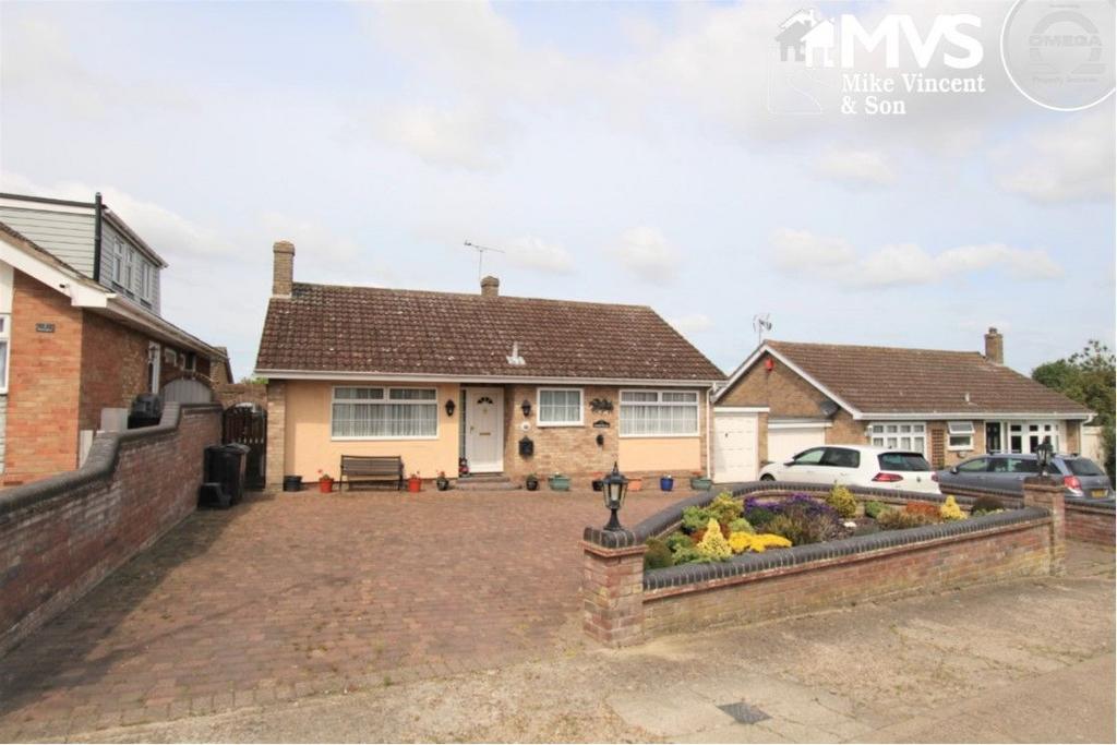 Oakmead Road, St. Osyth, ClactononSea 3 bed bungalow for sale £325,000