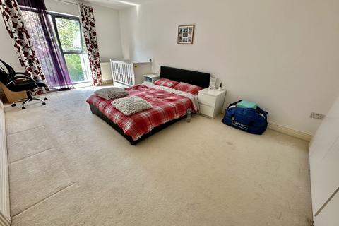 4 bedroom detached house to rent, Barge Drive, Southall, Greater London, UB2
