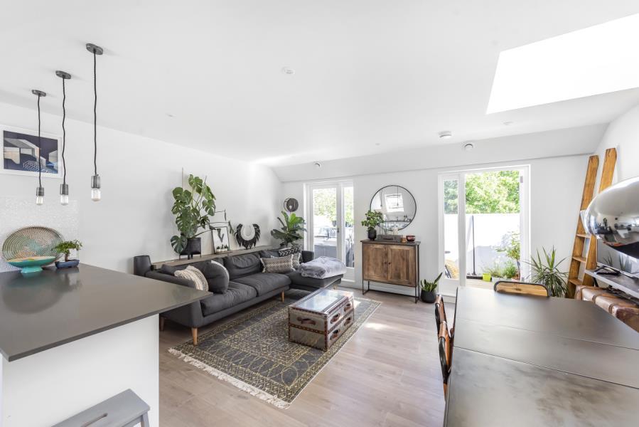 Englands Lane, London, NW3 2 bed apartment to rent £3,467 pcm (£800 pw)