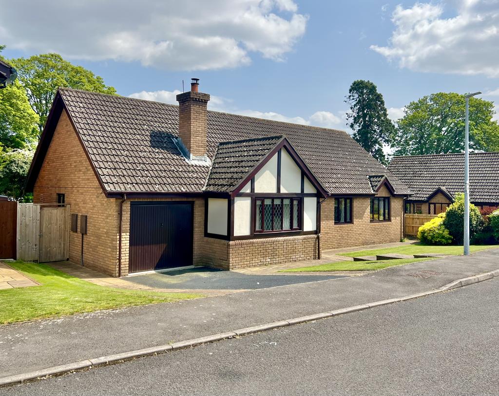 Treetops, Portskewett NP26 3 bed detached bungalow for sale £430,000