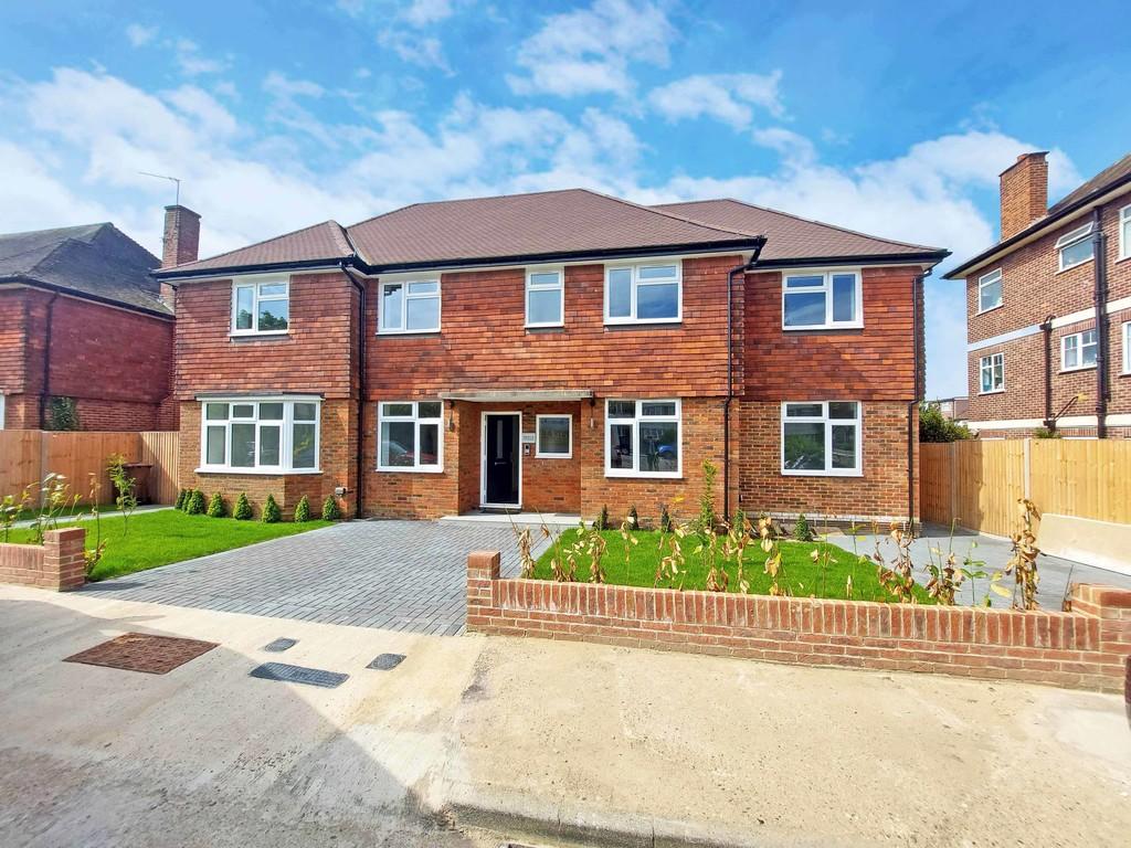 Alexandra Avenue, Harrow HA2 2 bed apartment for sale £400,000