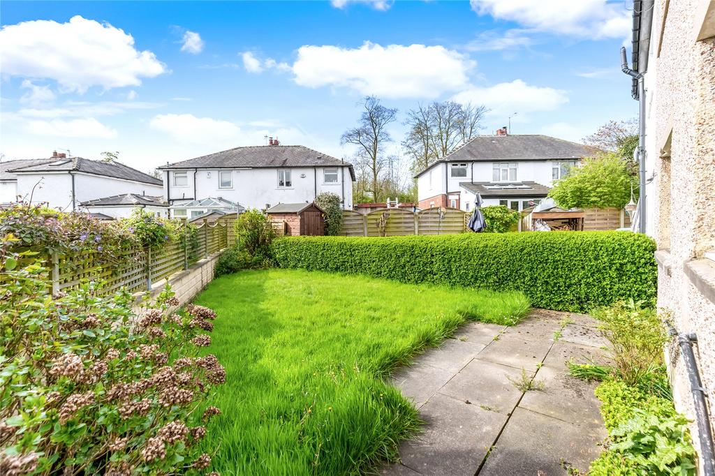 Leathley Crescent, Menston, Ilkley... 3 bed semidetached house for