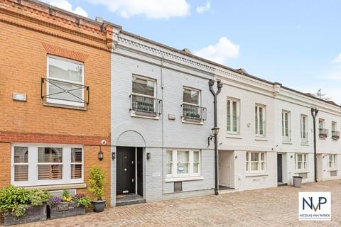 4 bedroom mews to rent, Roland Way, South Kensington SW7