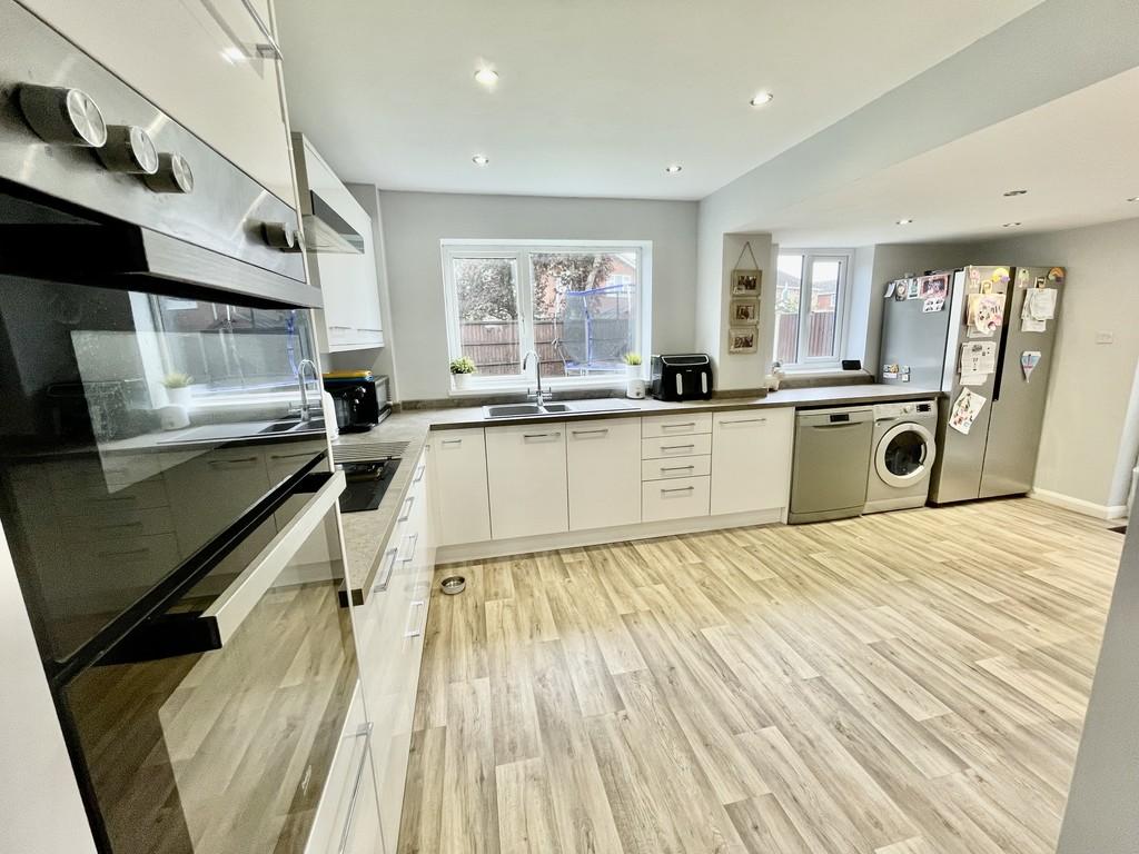 Aintree Drive, Spalding 4 bed detached house £279,000