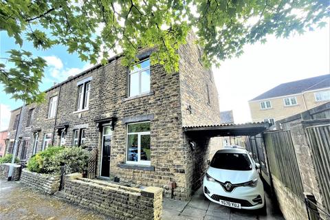 4 bedroom end of terrace house to rent, Portland Street, Pudsey