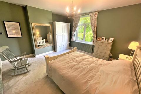 4 bedroom end of terrace house to rent, Portland Street, Pudsey
